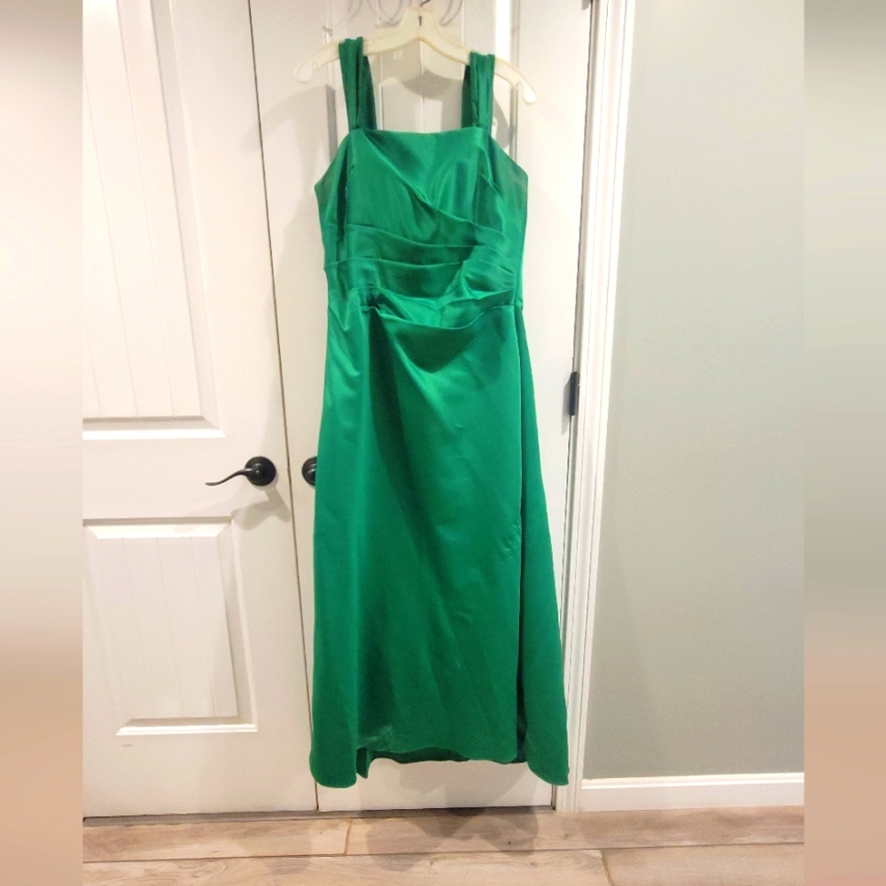Damas medium bridesmaids dress green